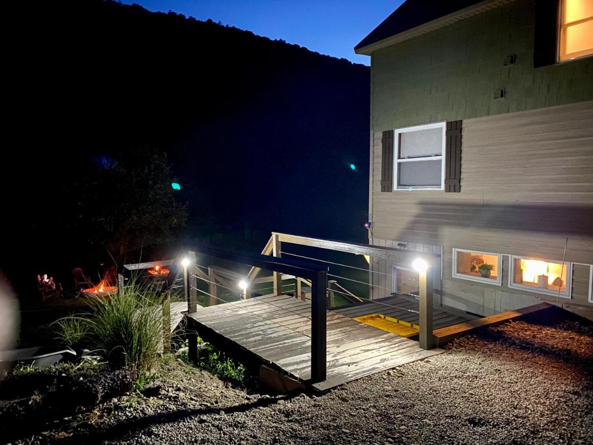 The Maples - King Bed, Pet Friendly, Beautiful Views