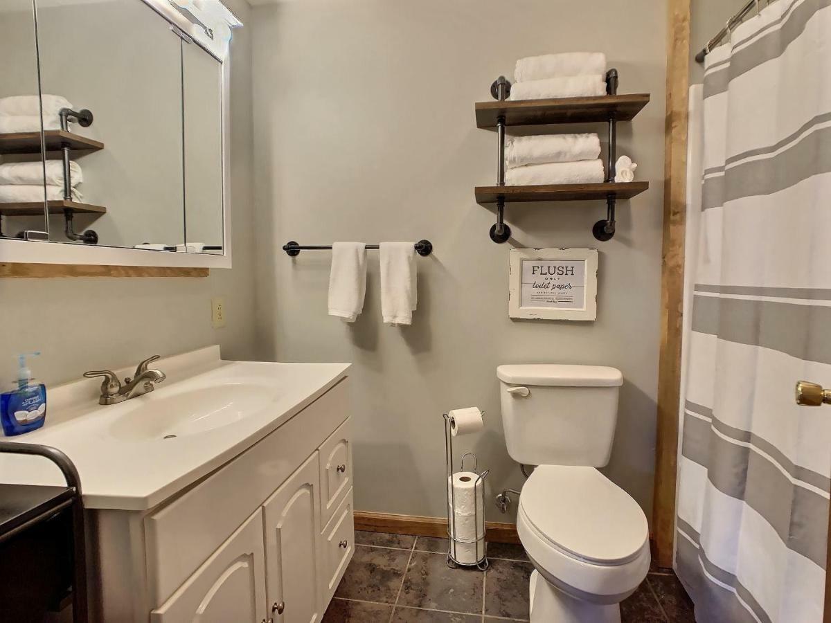 The Maples - King Bed, Pet Friendly, Beautiful Views Apartment *