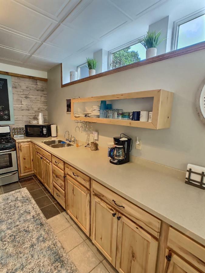 The Maples - King Bed, Pet Friendly, Beautiful Views Apartment *